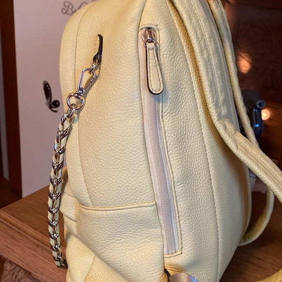 Michael Kors, yellow backpack with gold chain accent - Picture 4 of 14